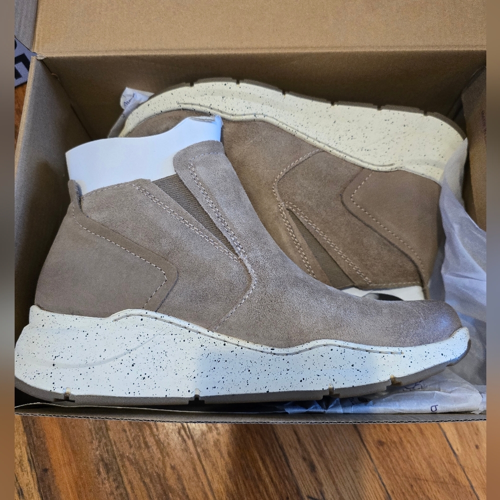 Bionica Oana Boots NWT